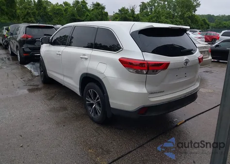 2018 Toyota Highlander Le/Le Plus z USA, uszkodzony, nr VIN 5TDBZRFH4JS495995